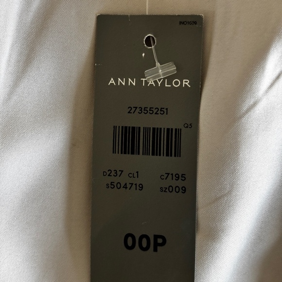 Ann Taylor A-line Mini Skirt - Cream/Ivory Size 00P - Picture 9 of 10